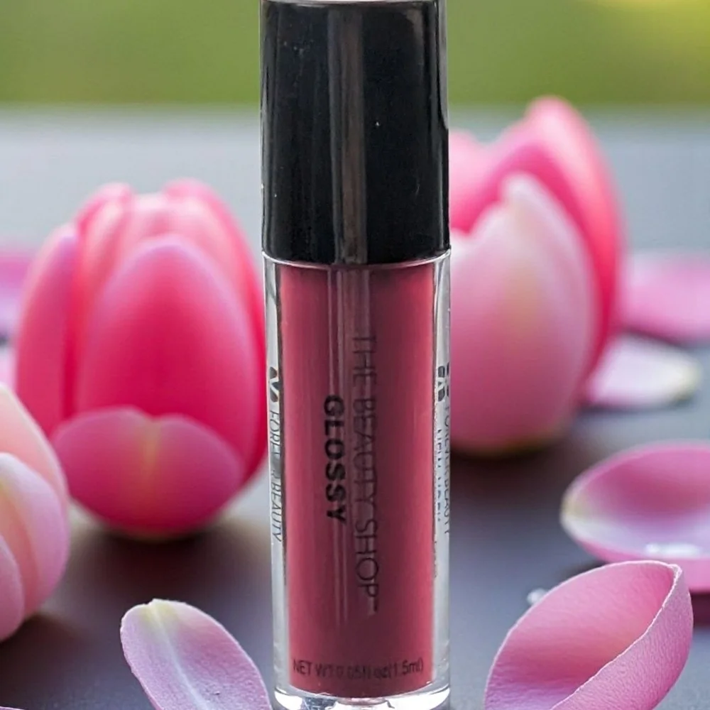The Beauty Shop Glossy Luxurious Pink Lipstick (New)